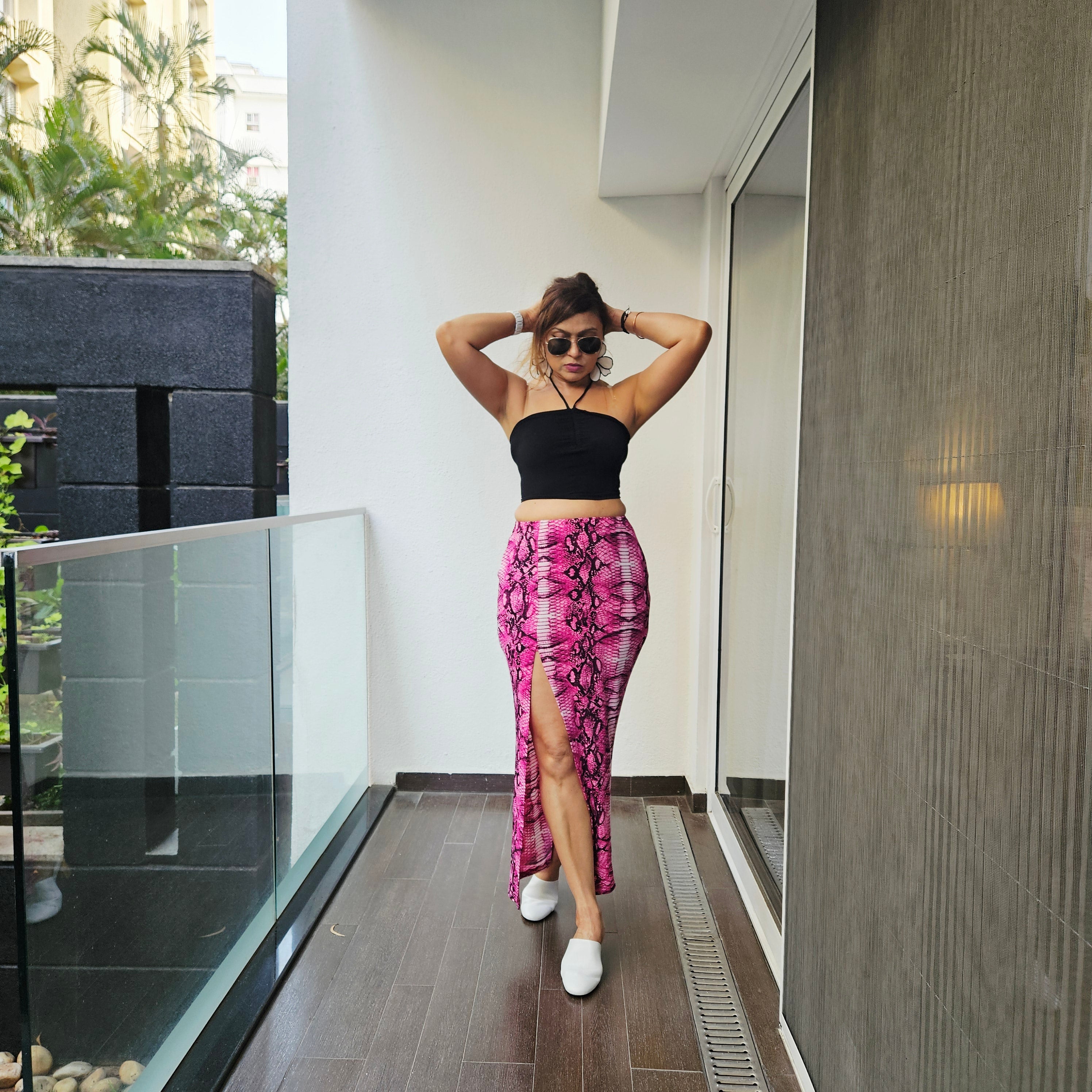 Fuchsia scaly high slit skirt with black crop top – bold pink party co ord for women
