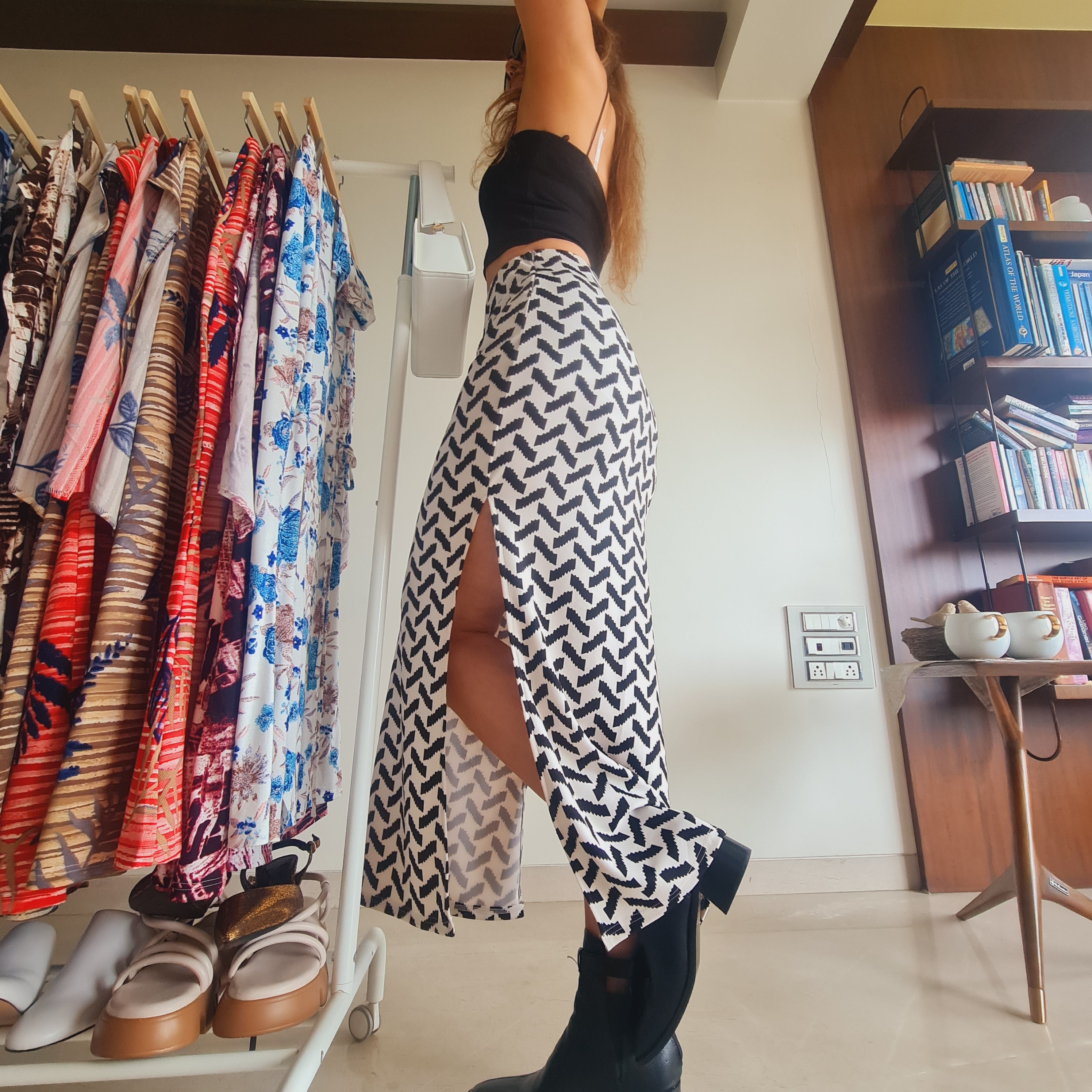 black long skirt: Black Worm Print Cocktail Slit Skirt (texture close-up)
