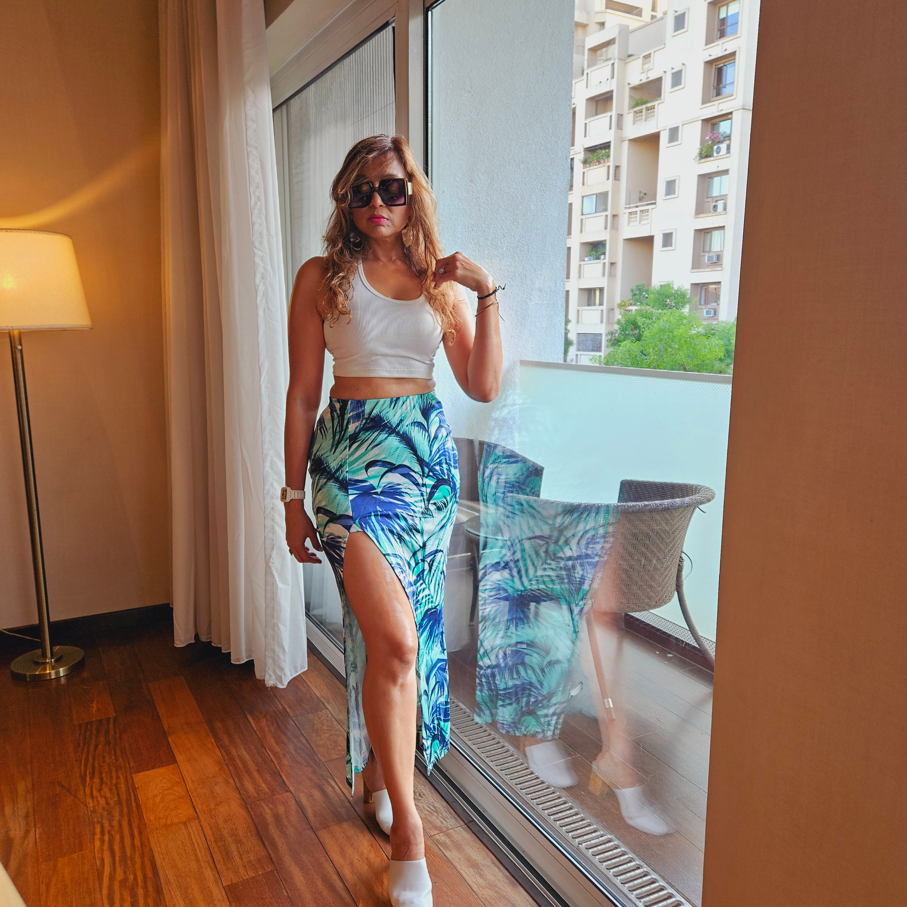 green long skirt: Green Leafy Slit Long Skirt (waist detail)
